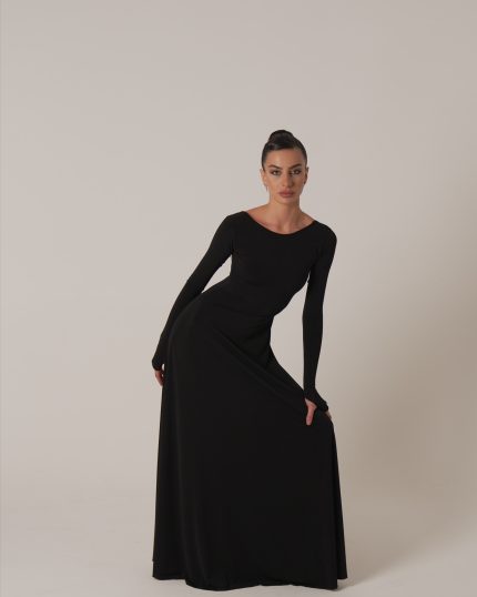 შავი გაშლილი კაბა